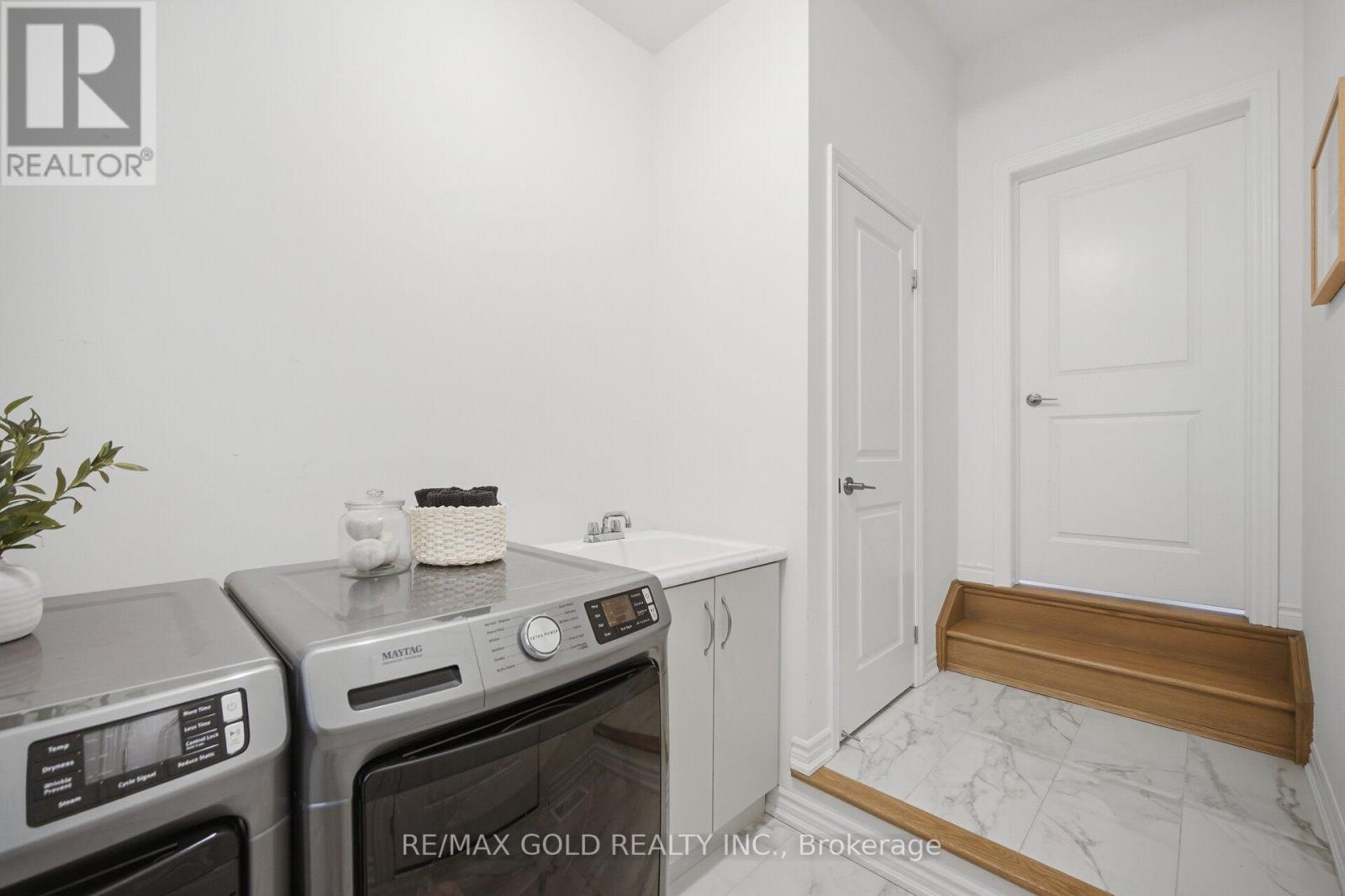 8 Huggins Drive, Whitby, ON photo 22