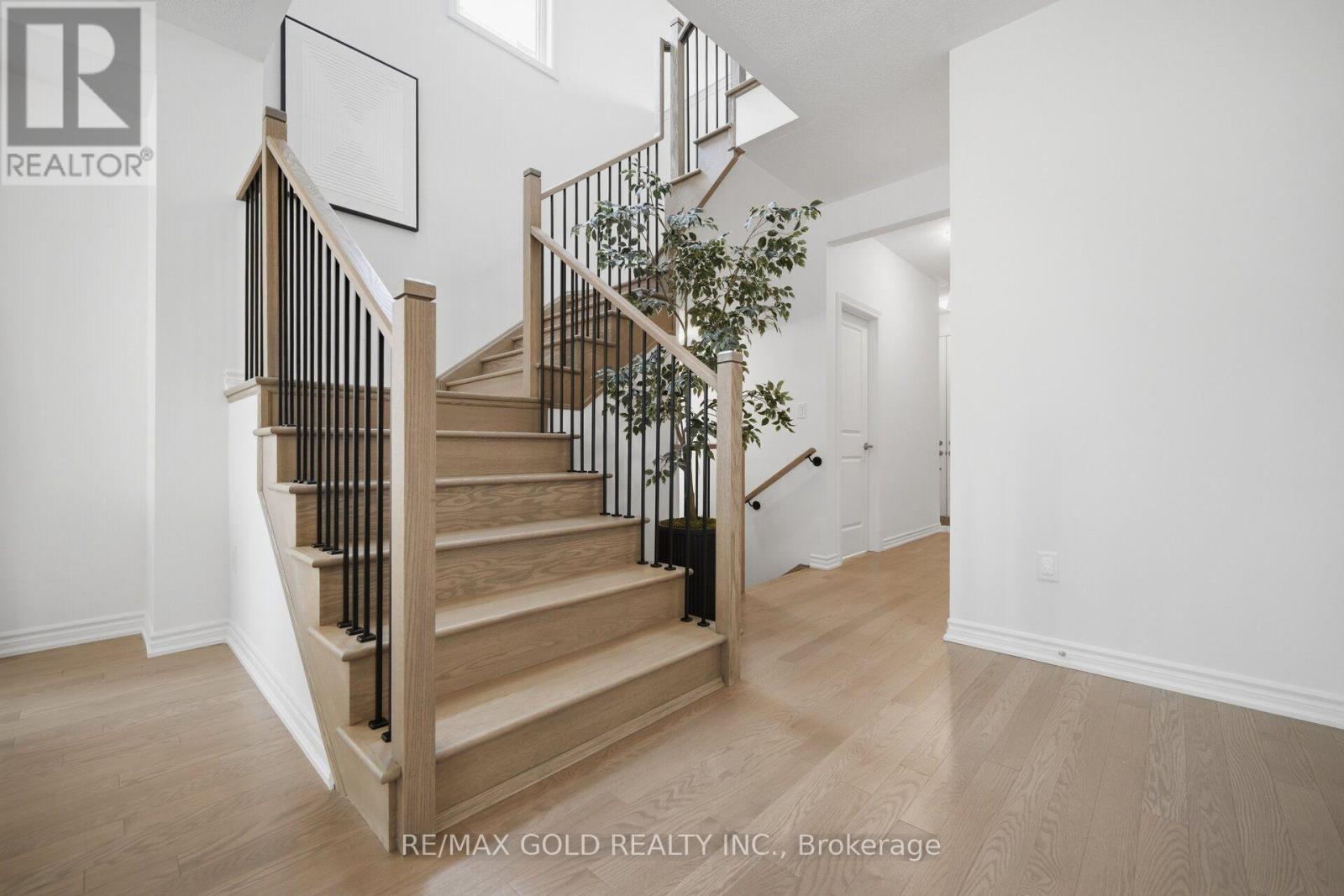 8 Huggins Drive, Whitby, ON photo 23