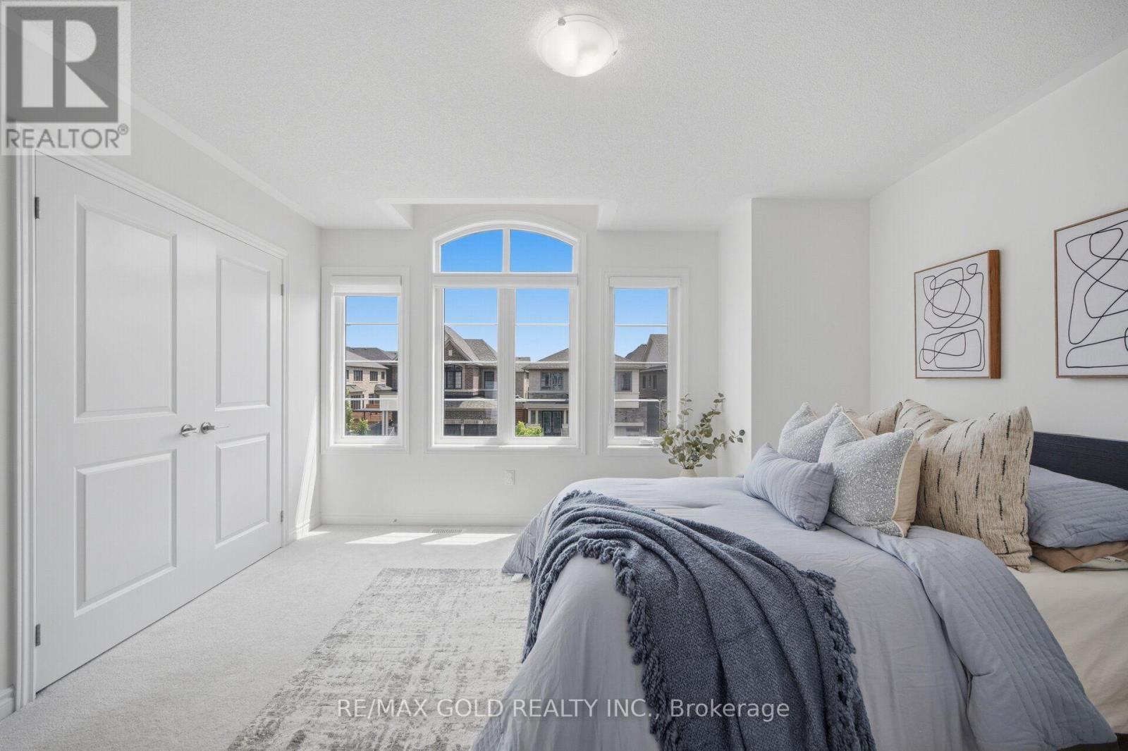 8 Huggins Drive, Whitby, ON photo 32
