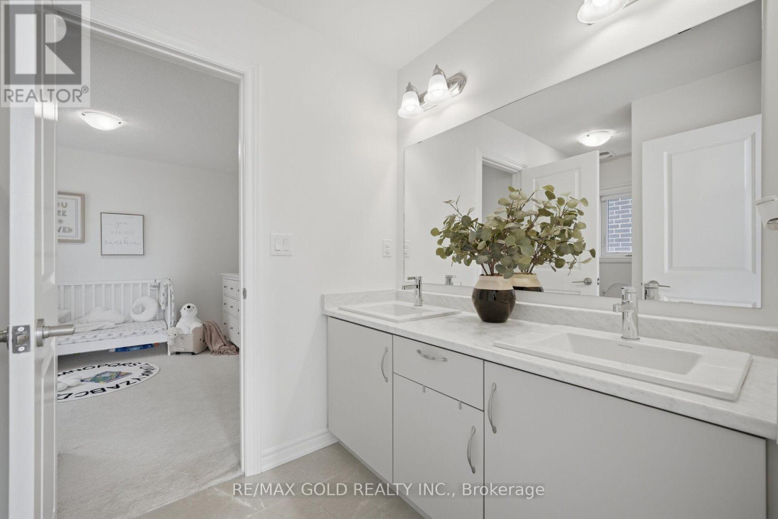 8 Huggins Drive, Whitby, ON photo 34