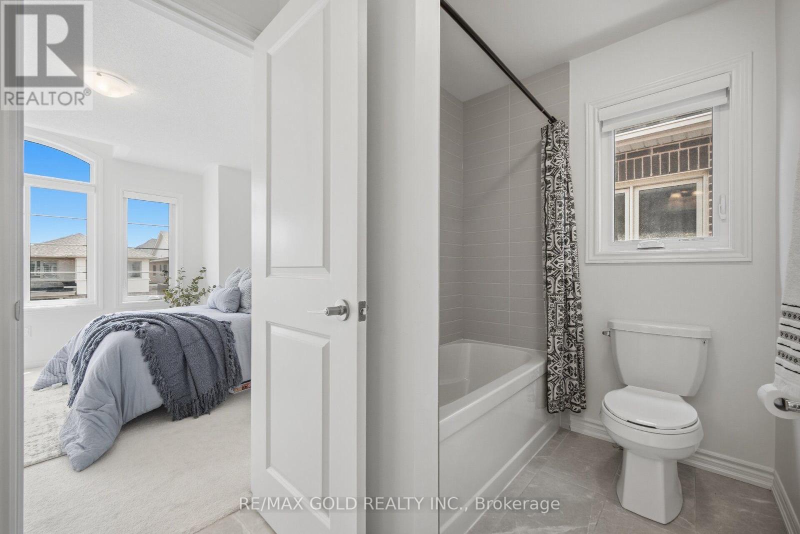 8 Huggins Drive, Whitby, ON photo 35