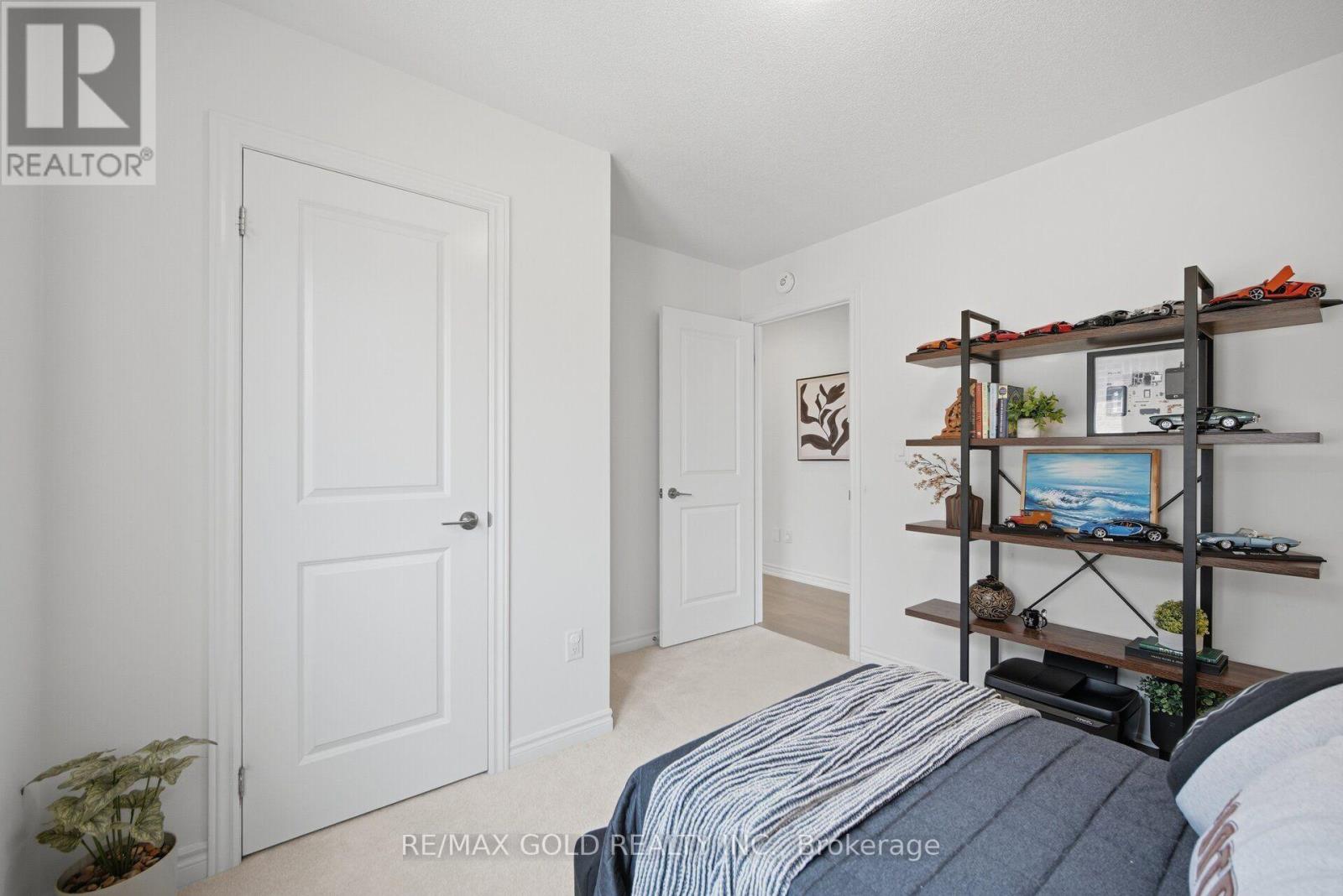 8 Huggins Drive, Whitby, ON photo 40