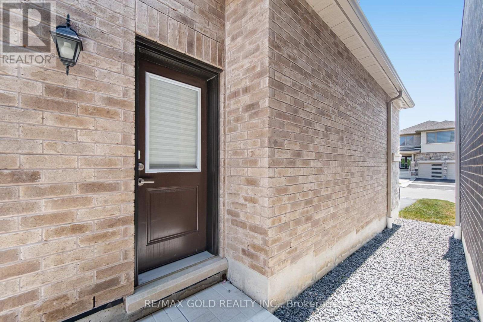 8 Huggins Drive, Whitby, ON photo 50