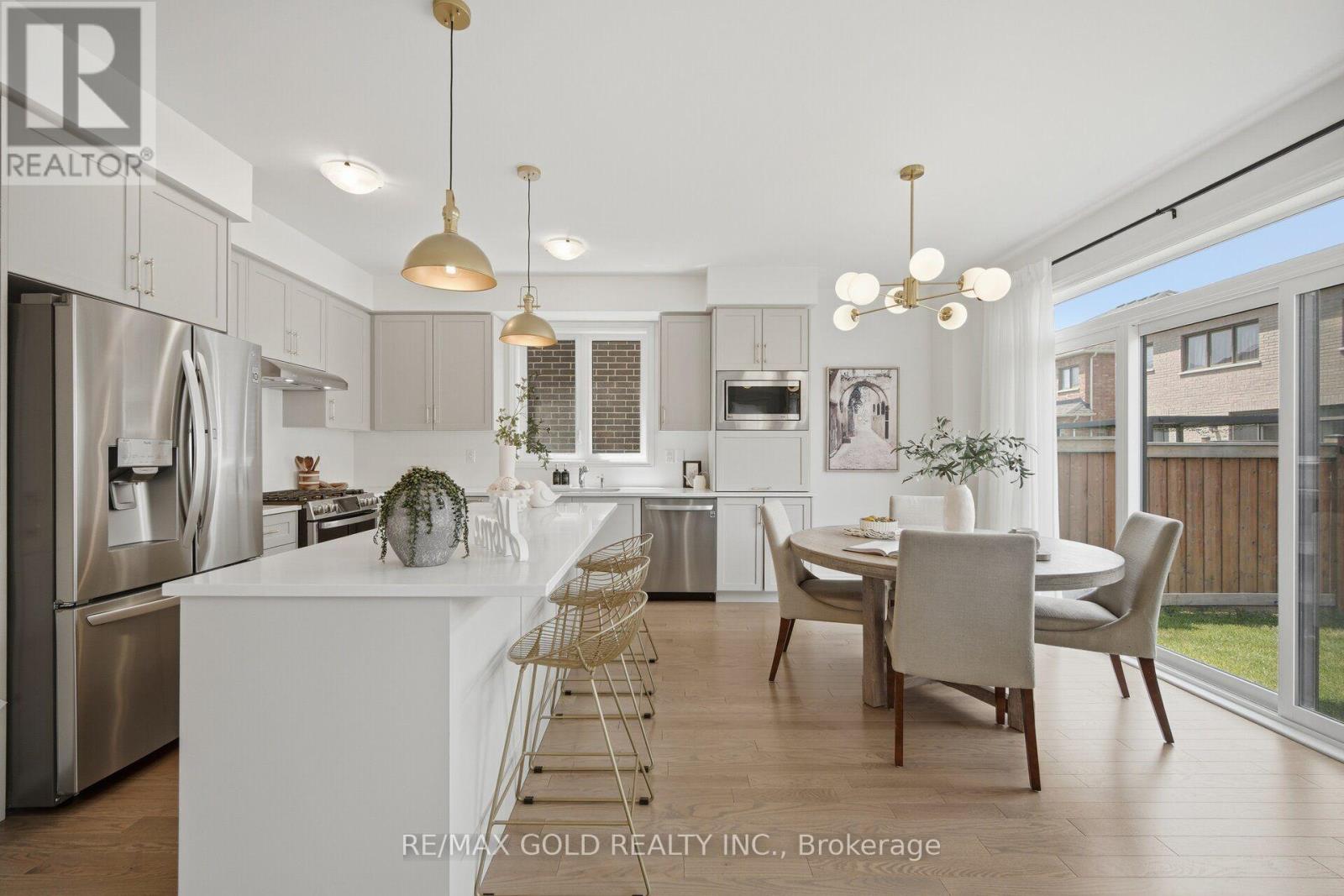8 Huggins Drive, Whitby, ON photo 8