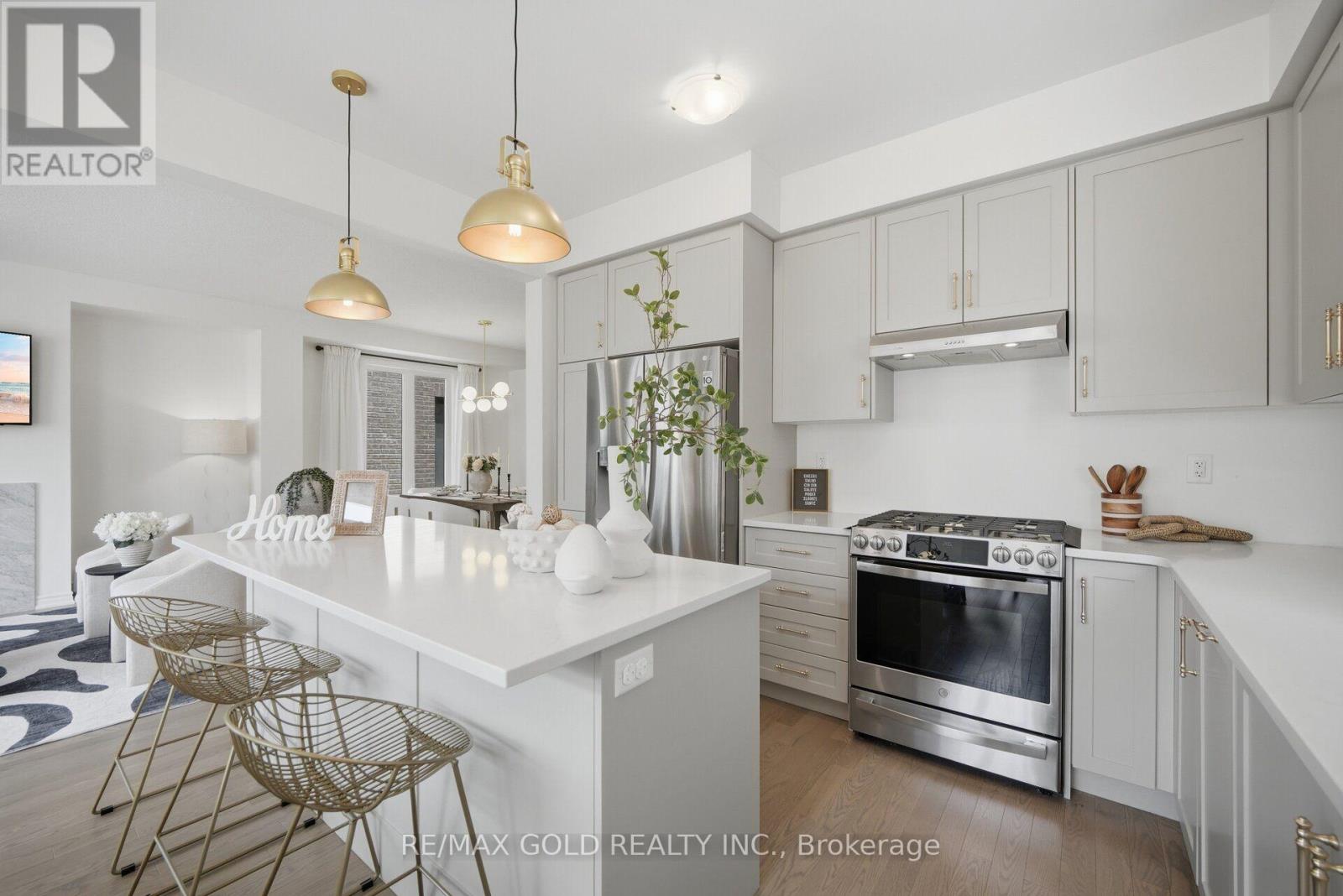 8 Huggins Drive, Whitby, ON photo 9