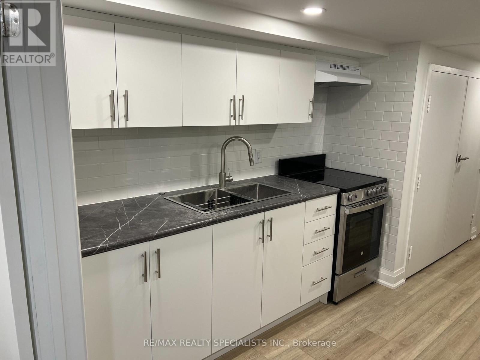 252 EARLSCOURT AVENUE - 28