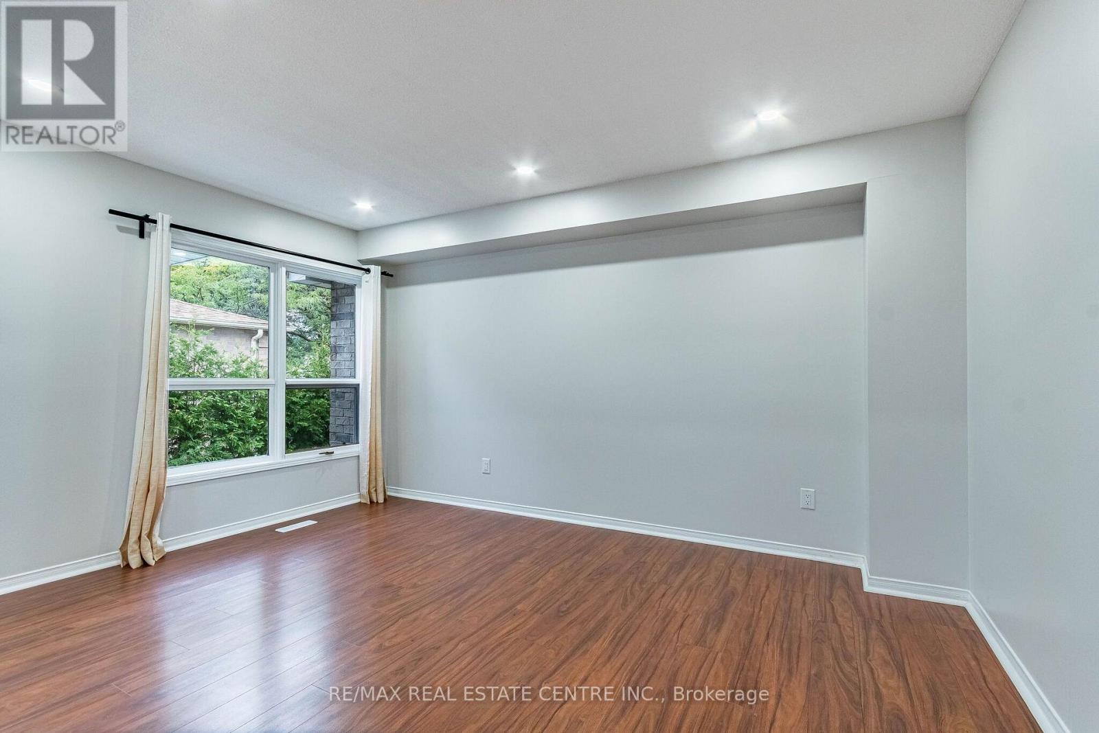 Photo of 20 DUPONT COURT