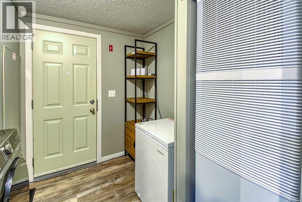 10842 96 Street - 25