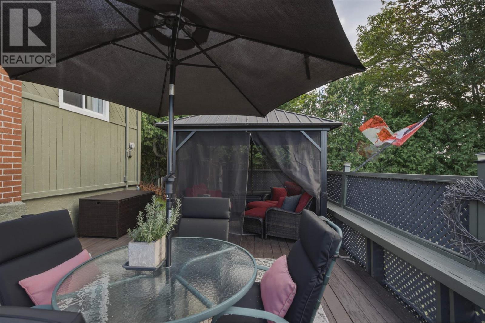 205 Hillside DR S - 32