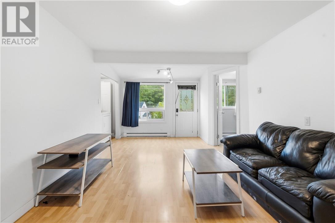 867 Lonsdale Avenue - Image 3