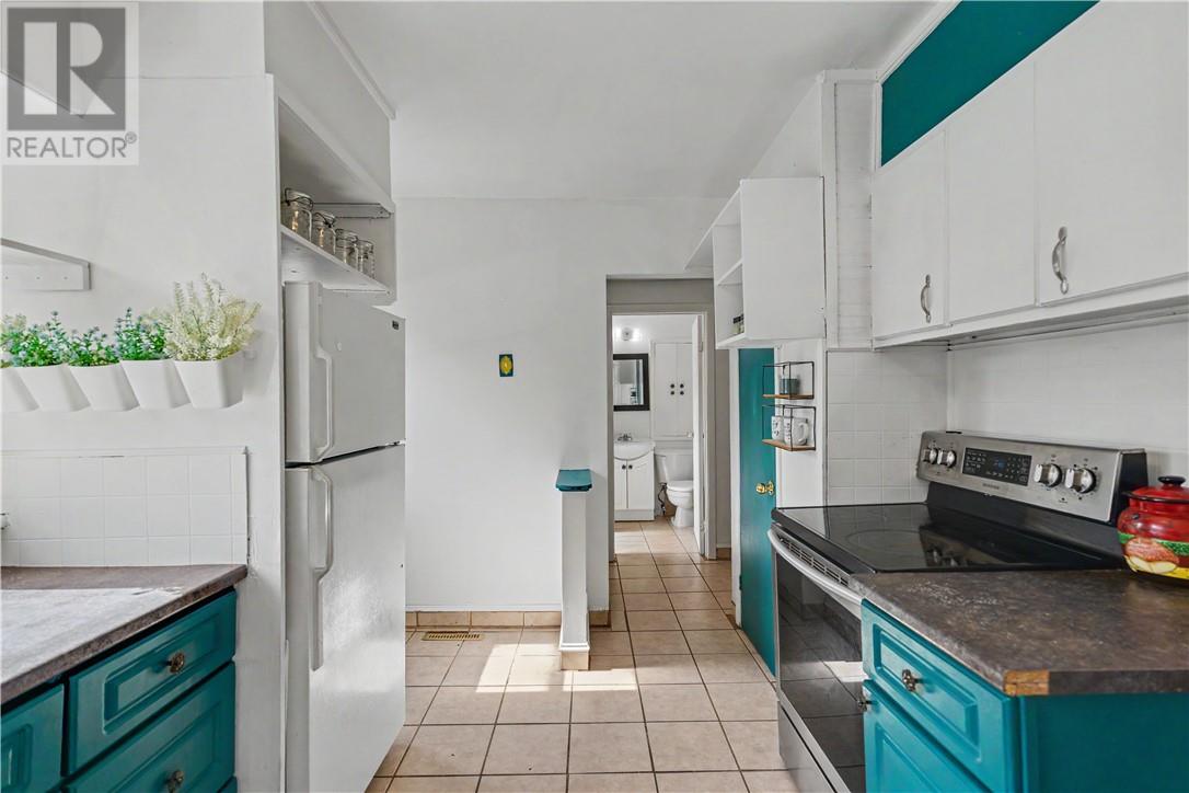 87 Simcoe Street - Image 13