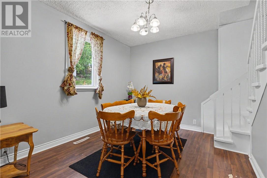 87 Simcoe Street - 14