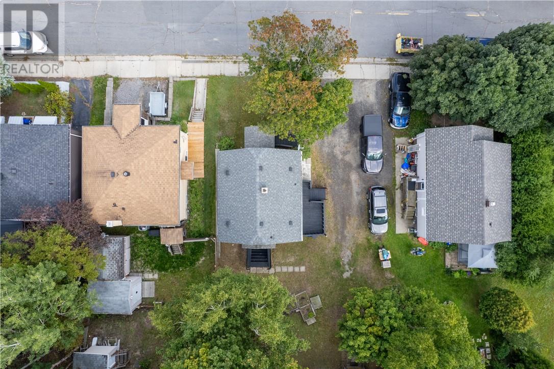 87 Simcoe Street - 32
