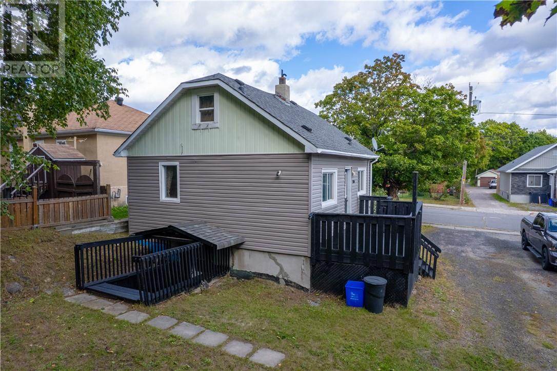 87 Simcoe Street - 33