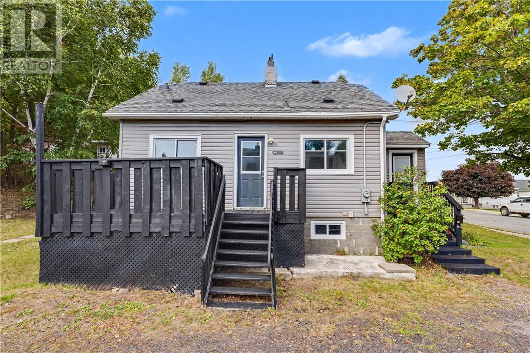 87 Simcoe Street - Image 4