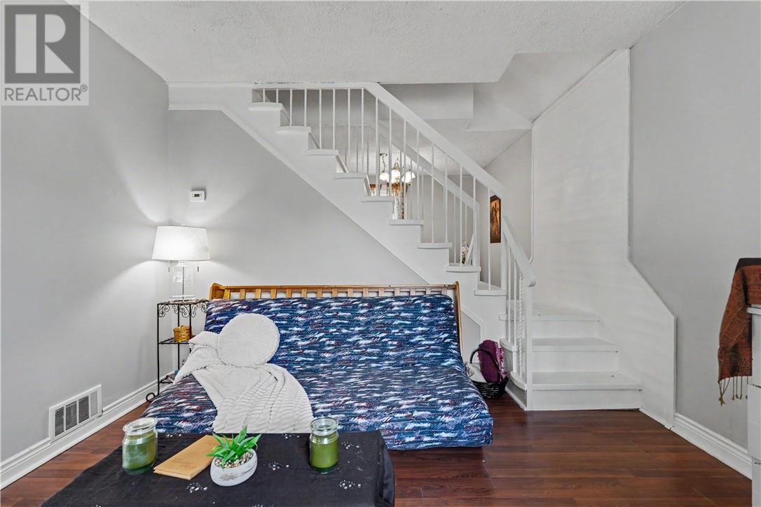 87 Simcoe Street - Image 8