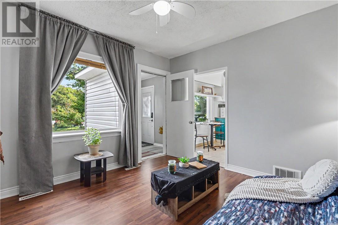 87 Simcoe Street - Image 9