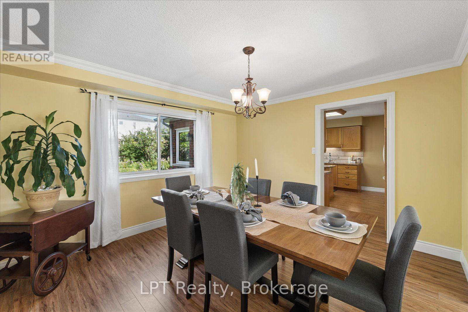 22 Ennisclare Place, Whitby, ON photo 10