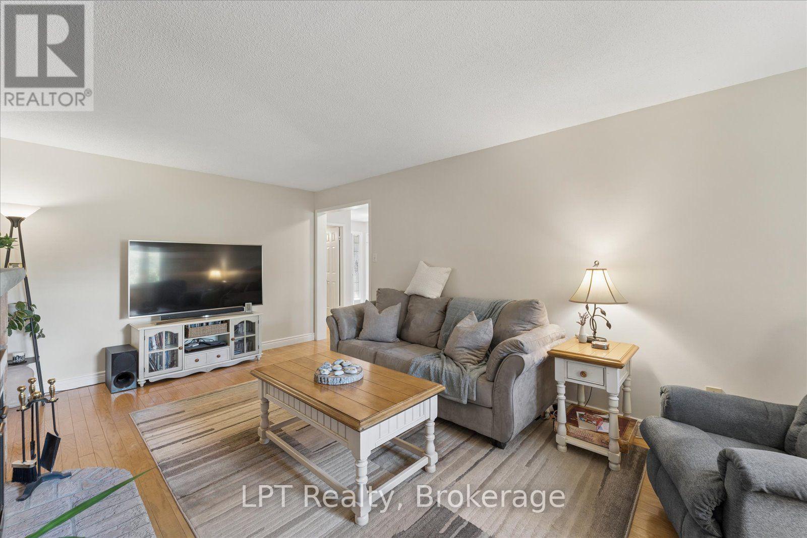 22 Ennisclare Place, Whitby, ON photo 19