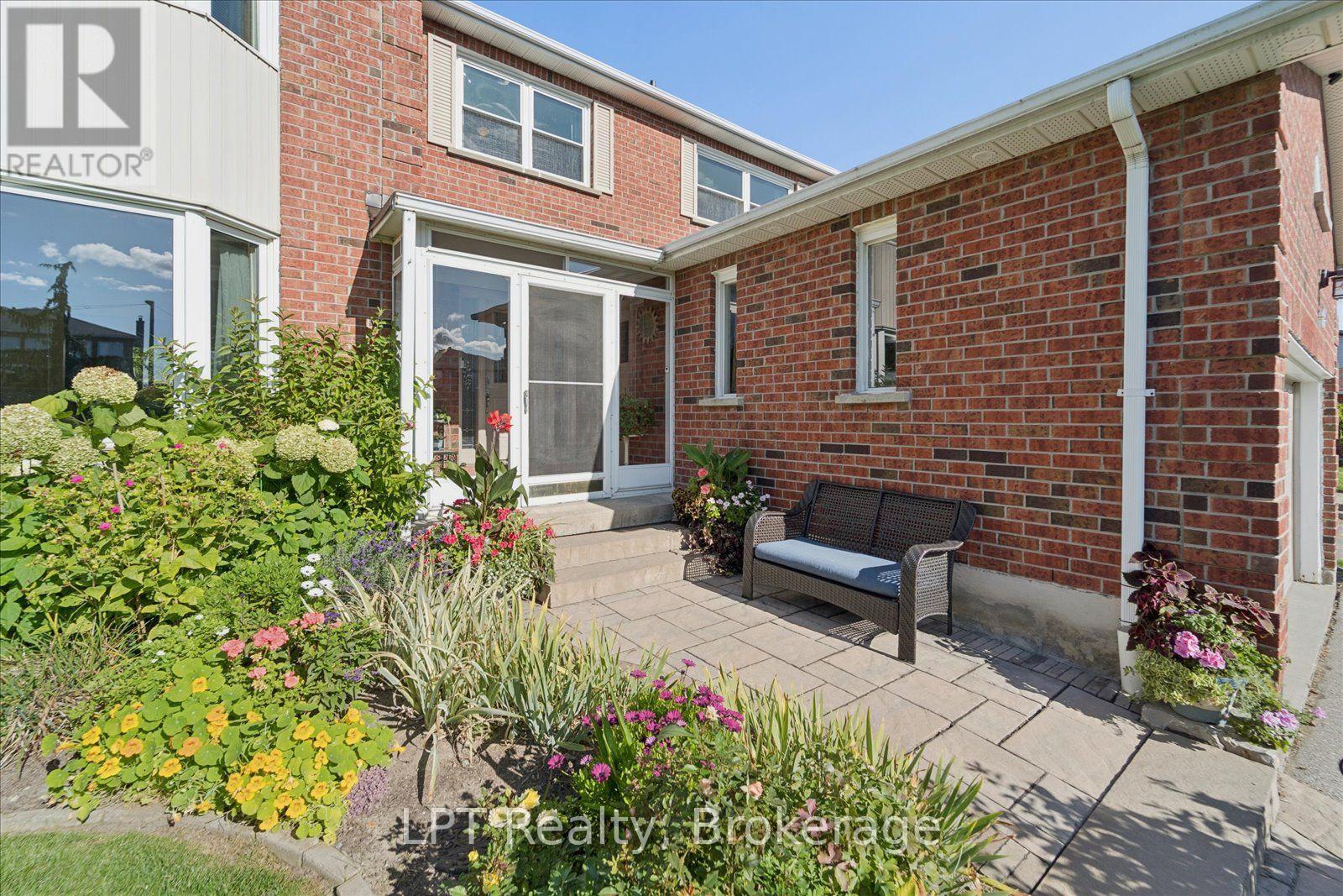 22 Ennisclare Place, Whitby, ON photo 2