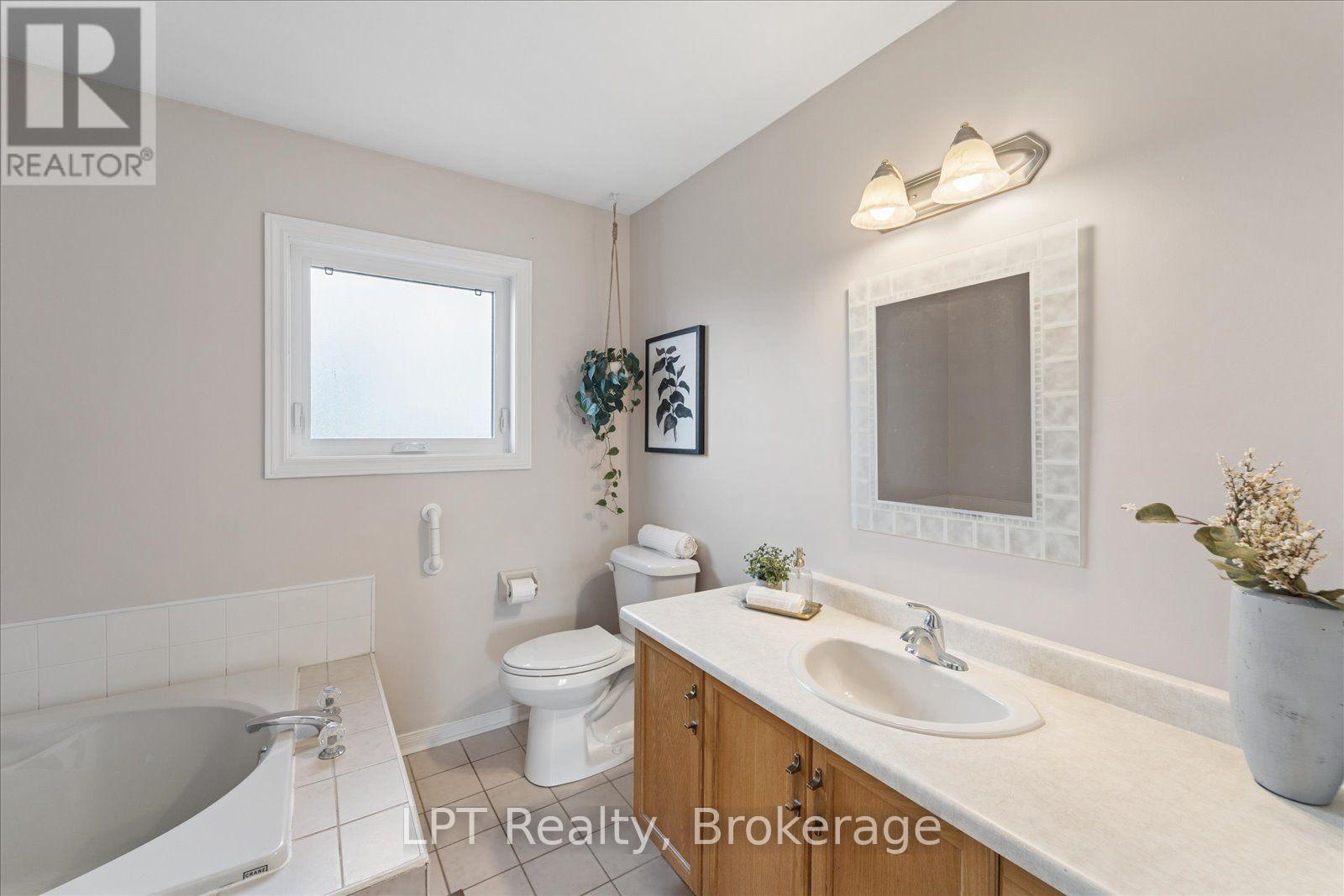 22 Ennisclare Place, Whitby, ON photo 26