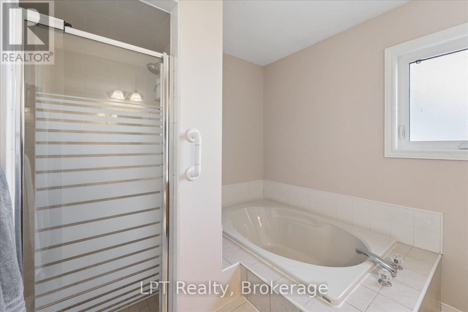 22 Ennisclare Place, Whitby, ON photo 27