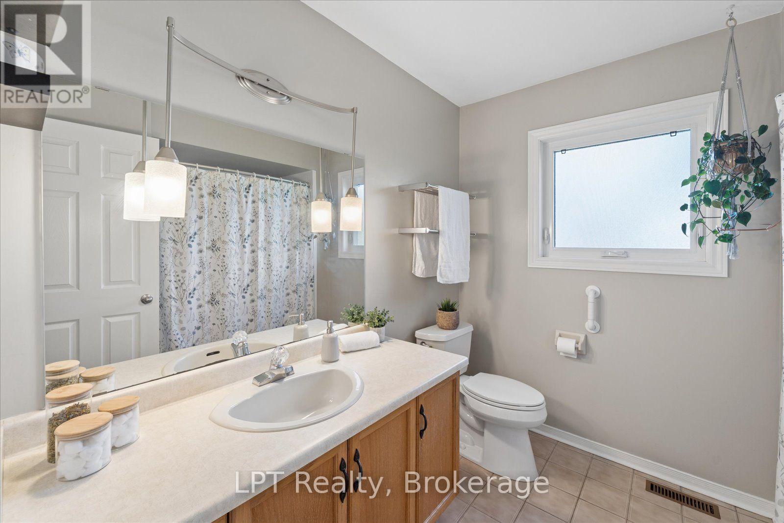 22 Ennisclare Place, Whitby, ON photo 29