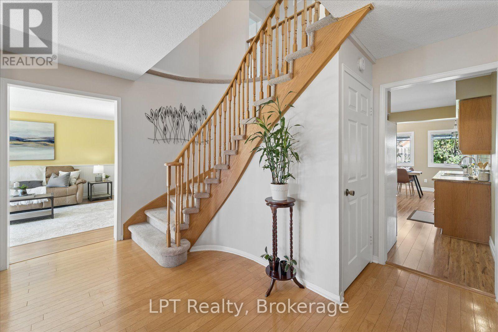 22 Ennisclare Place, Whitby, ON photo 4