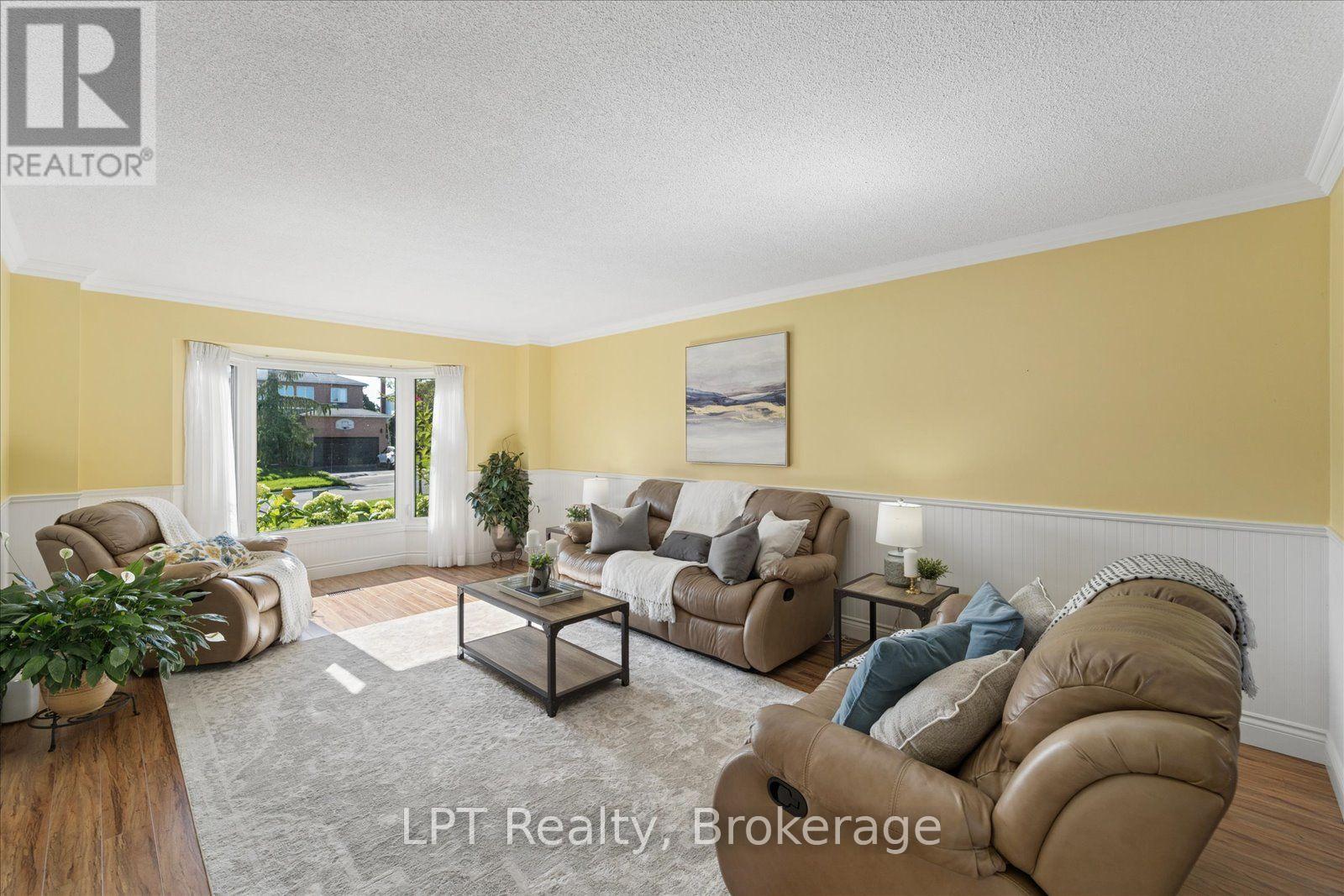 22 Ennisclare Place, Whitby, ON photo 6