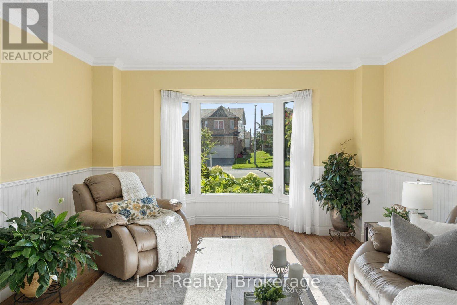 22 Ennisclare Place, Whitby, ON photo 7