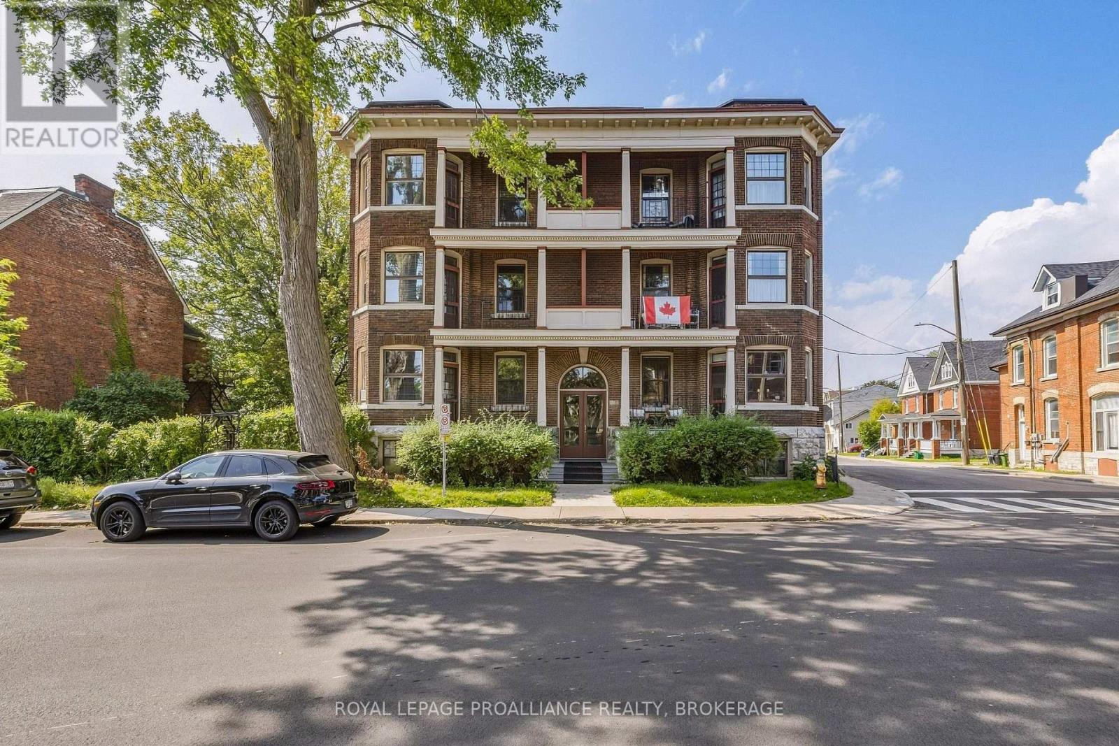 5 - 244 BARRIE STREET