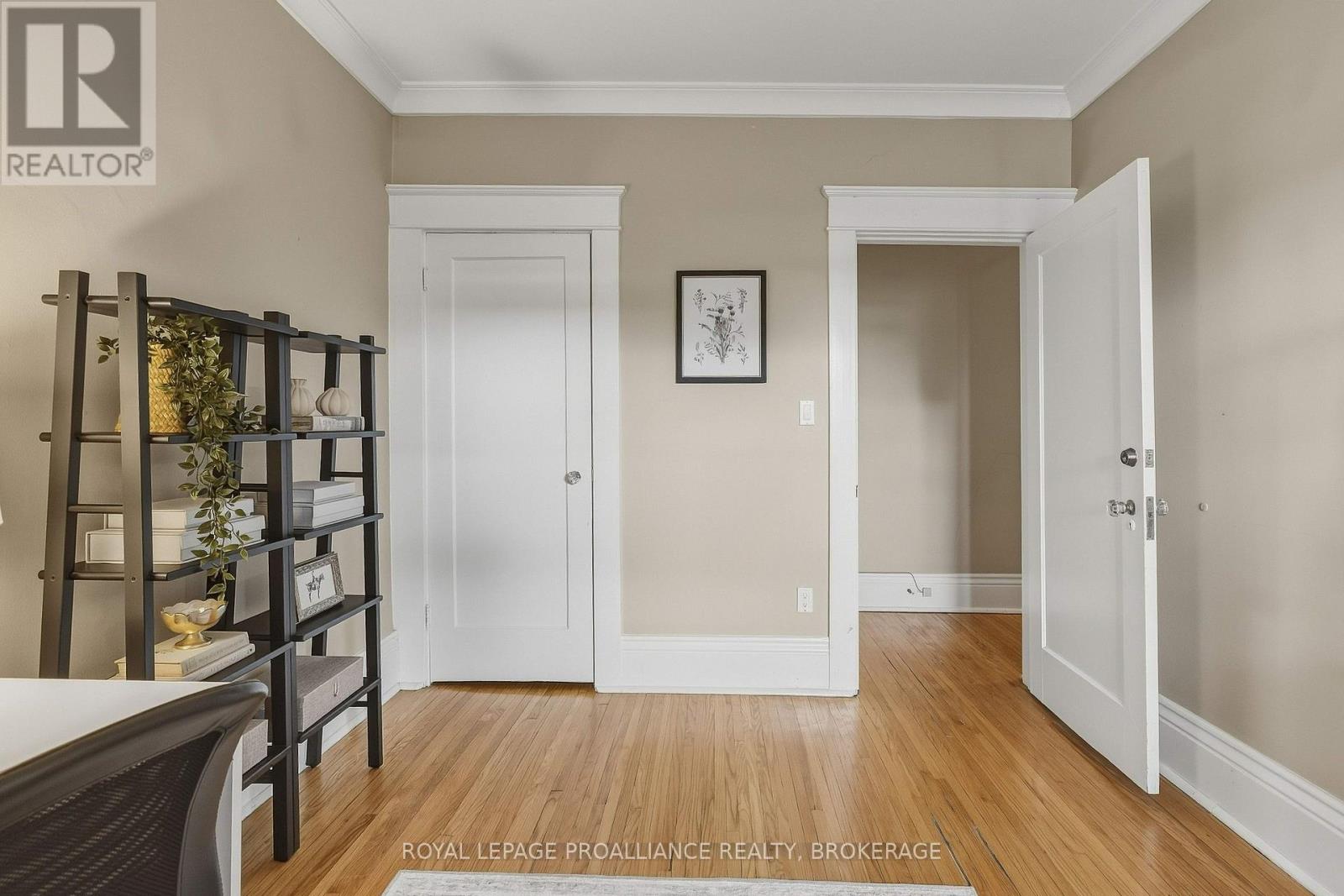 #5 244 BARRIE STREET - Image 21