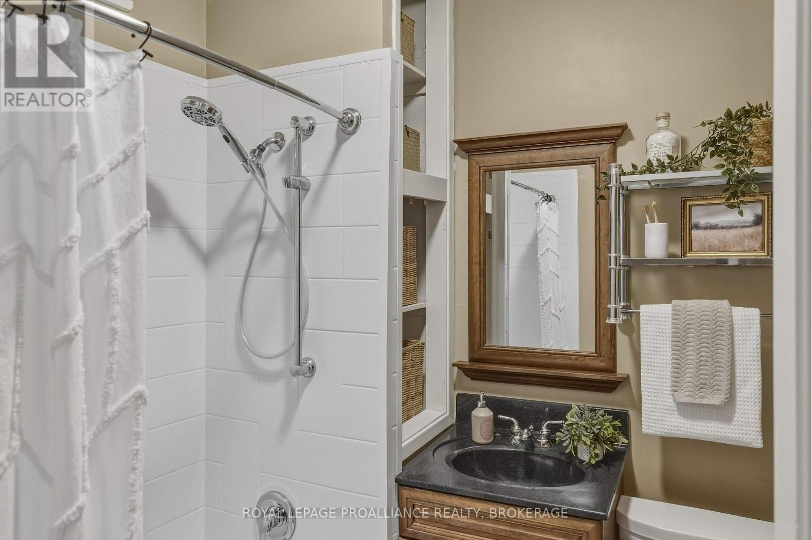 #5 244 BARRIE STREET - Image 23