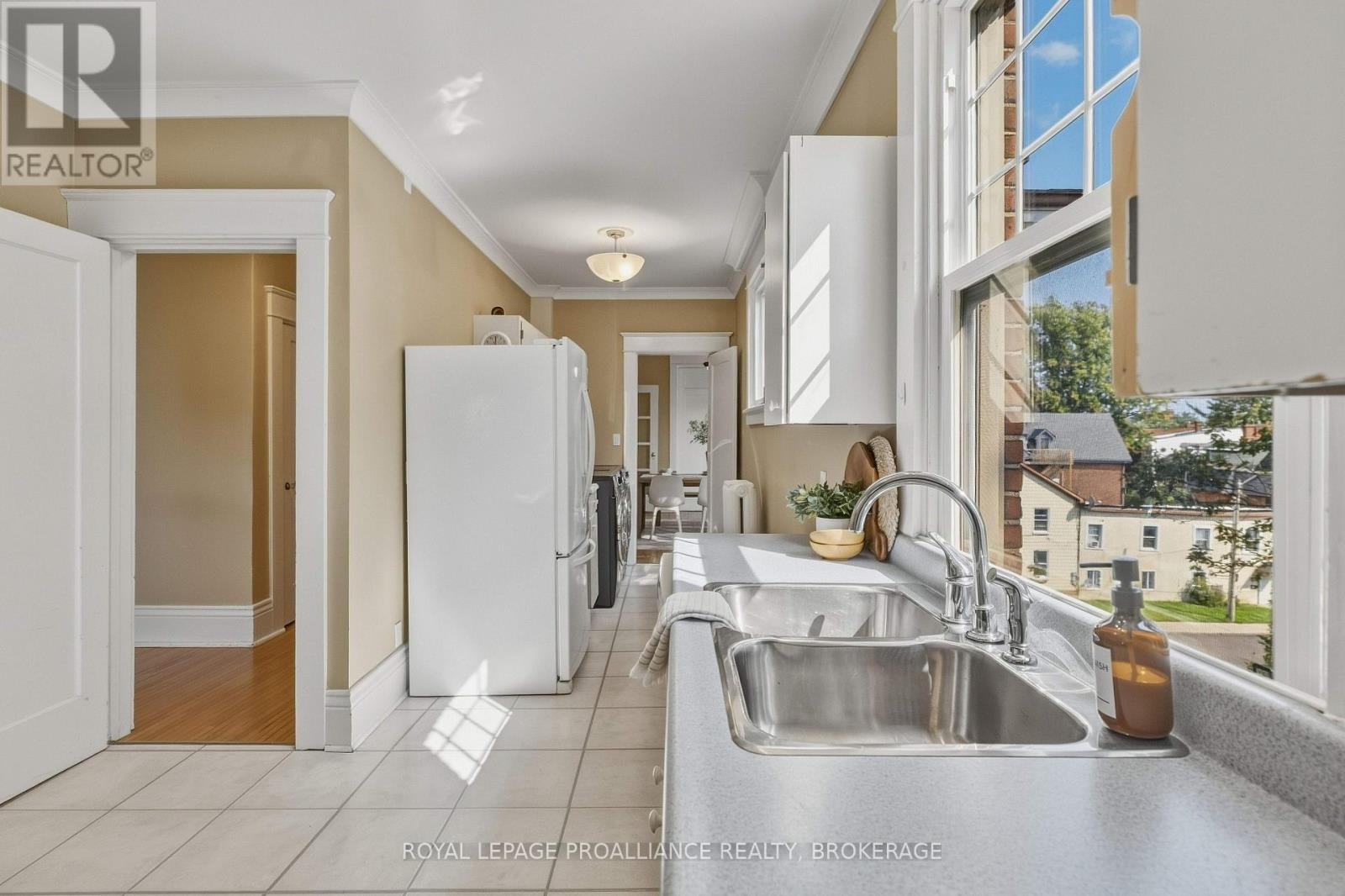 #5 244 BARRIE STREET - Image 25