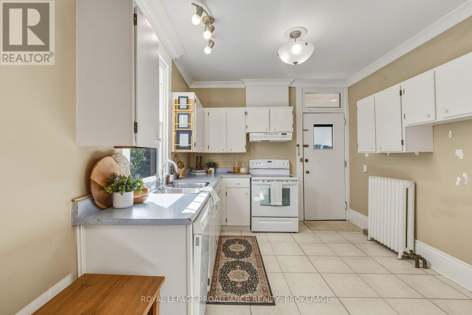 #5 244 BARRIE STREET - Image 27