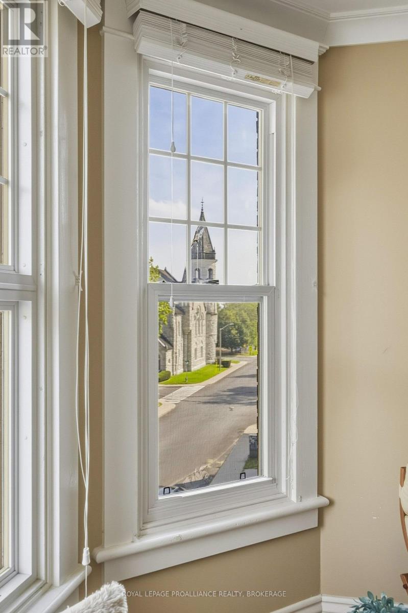 #5 244 BARRIE STREET - Image 31