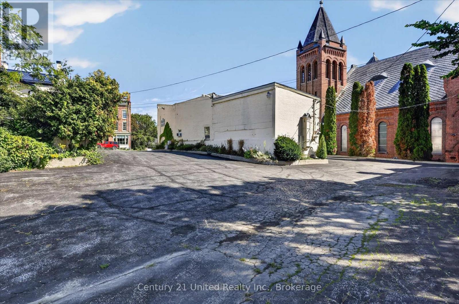 135 Walton Street — photo 23