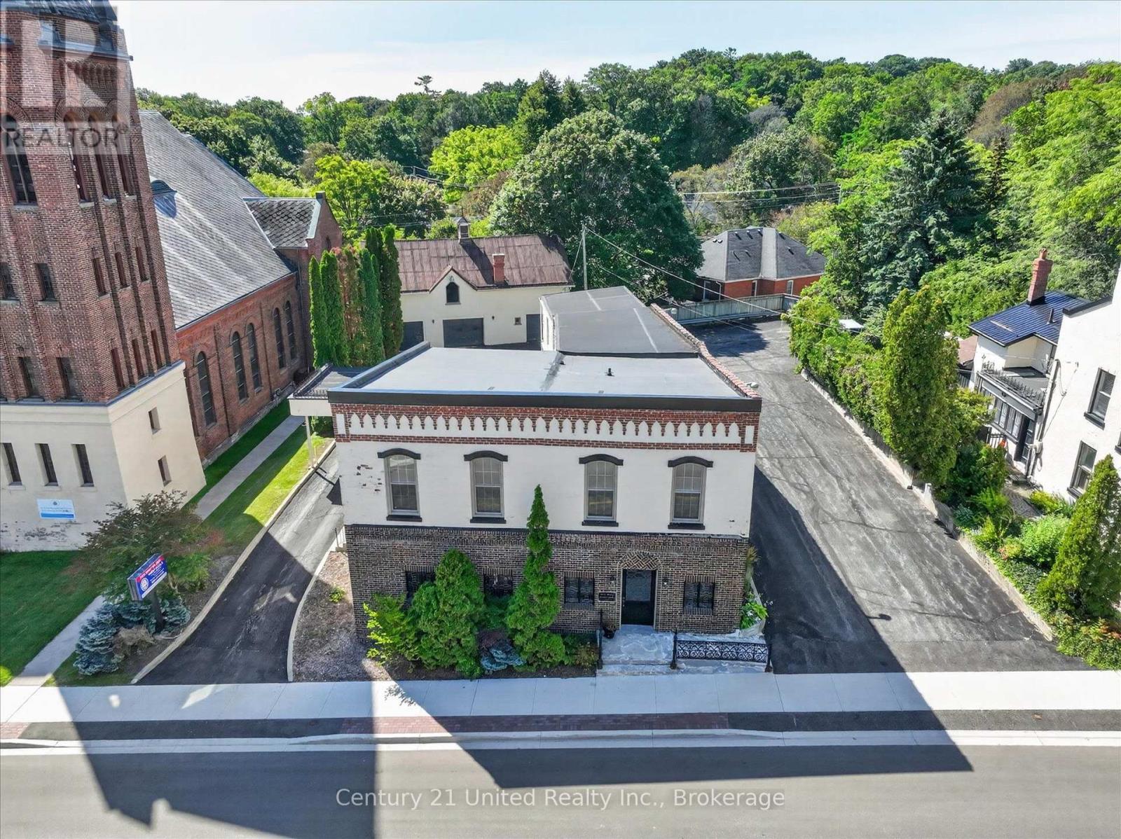 135 Walton Street — photo 36