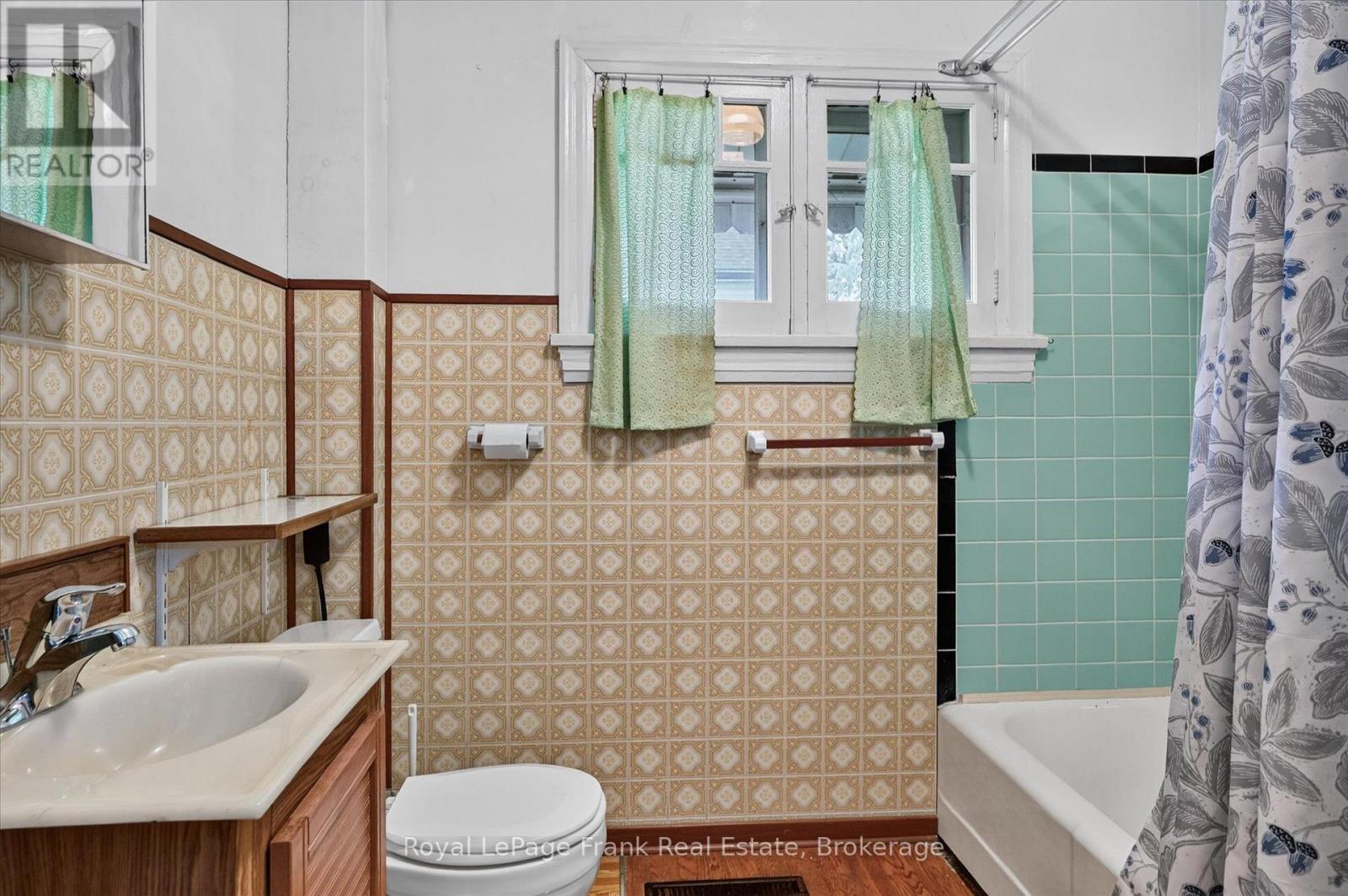 466 EDISON AVENUE - 23