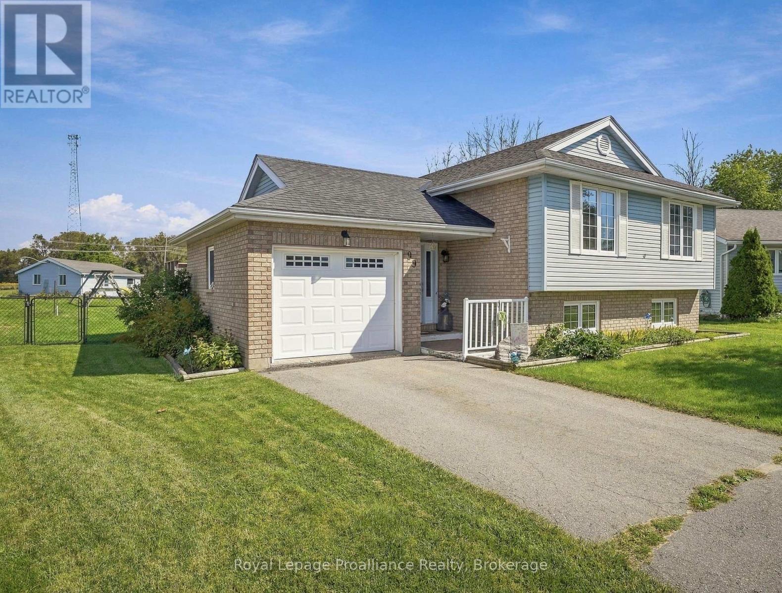 99 WESTWIND CRESCENT - 1