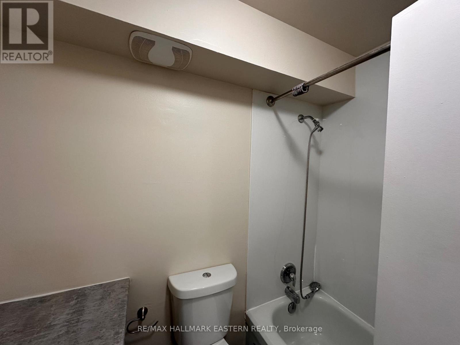 #203 106 Lansdowne Street, Peterborough (Town Ward 3), Ontario, K9J1Y1, Peterborough (Town Ward 3), Ontario — photo 4 of 5