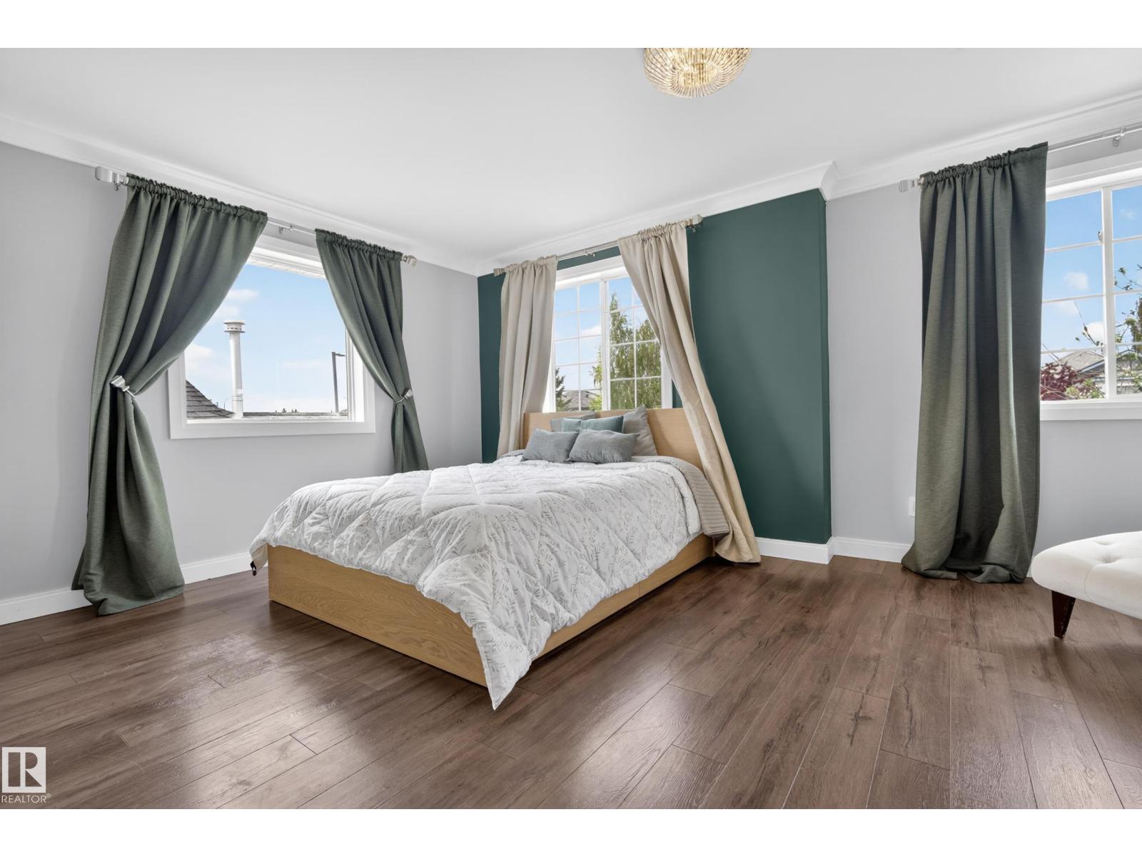 11827 8 AV NW - 21