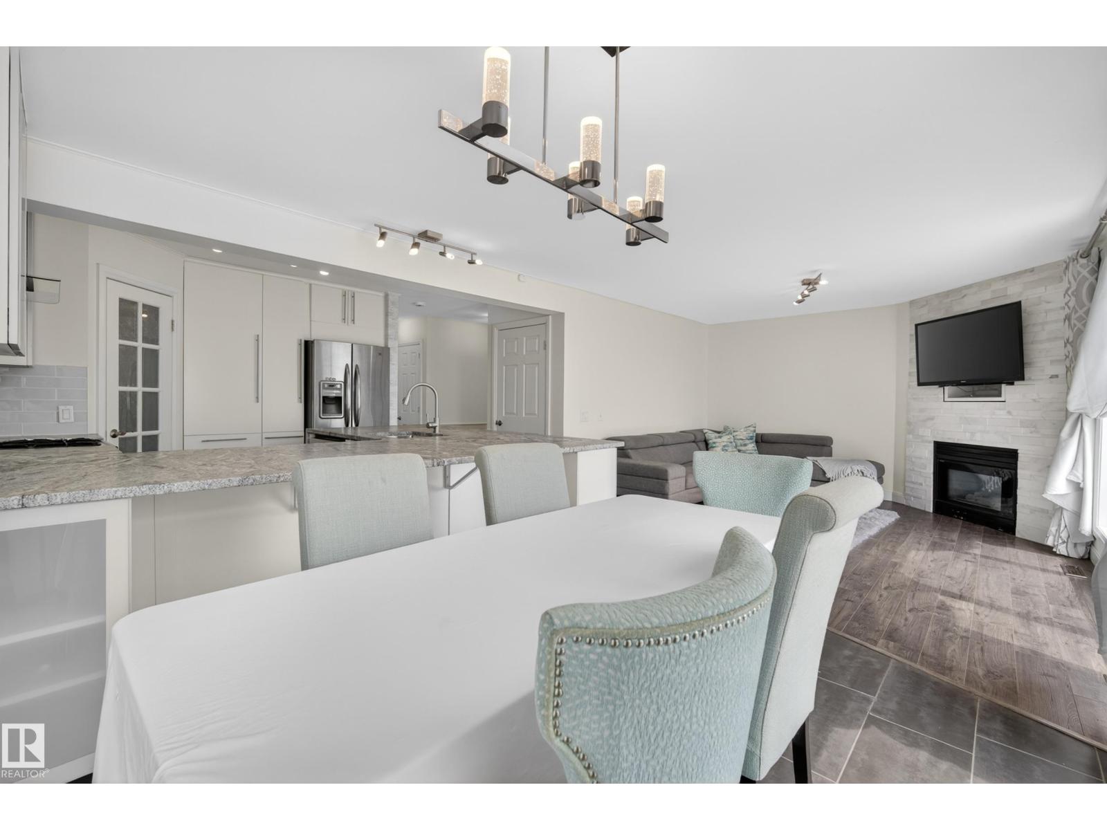 11827 8 AV NW - 15