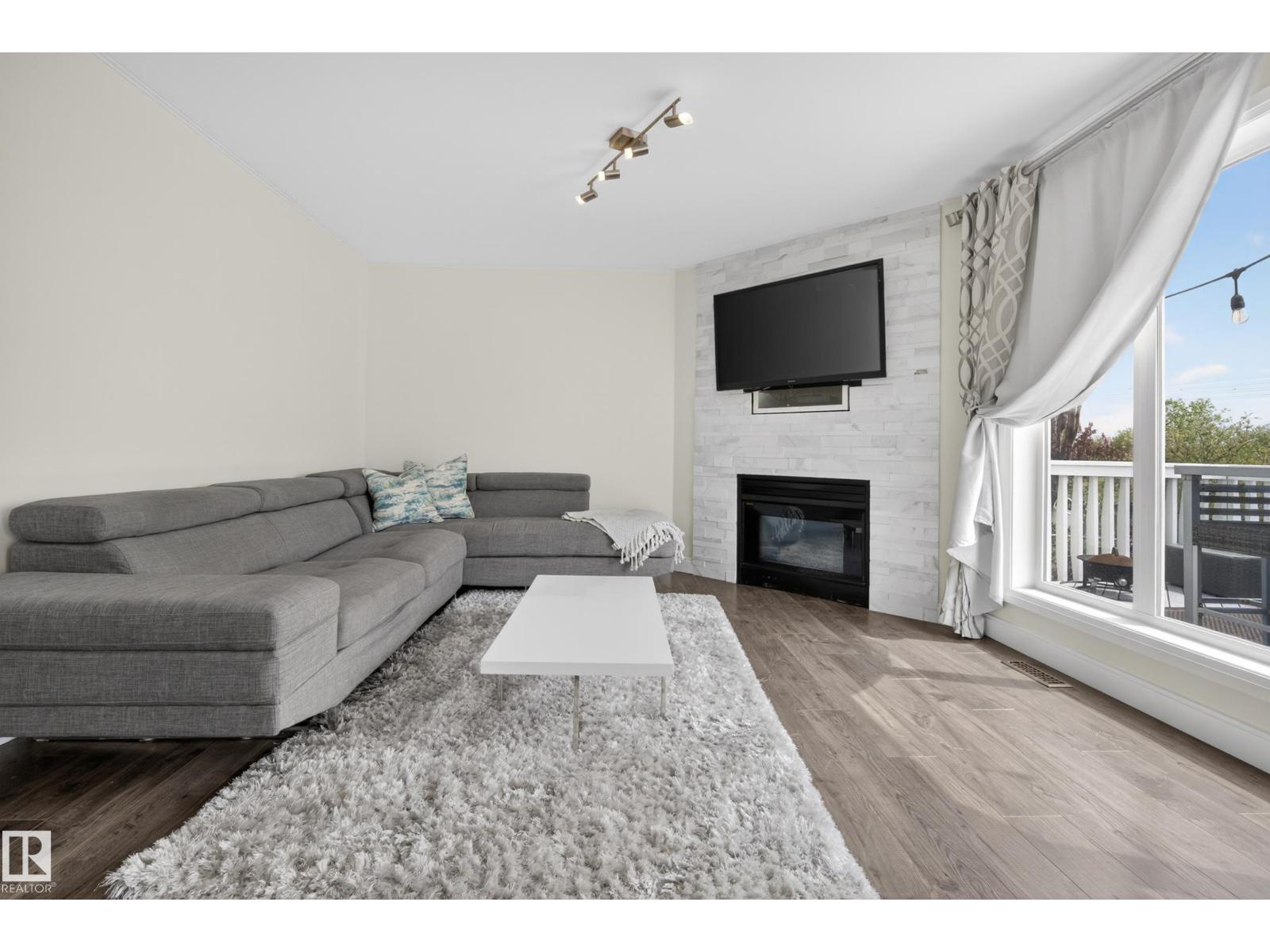 11827 8 AV NW - 12