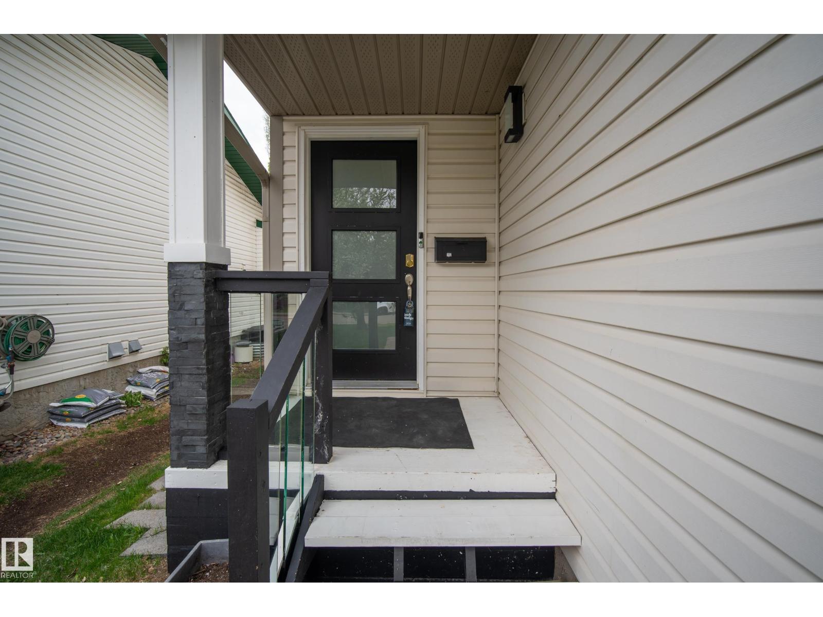 11827 8 AV NW - 41