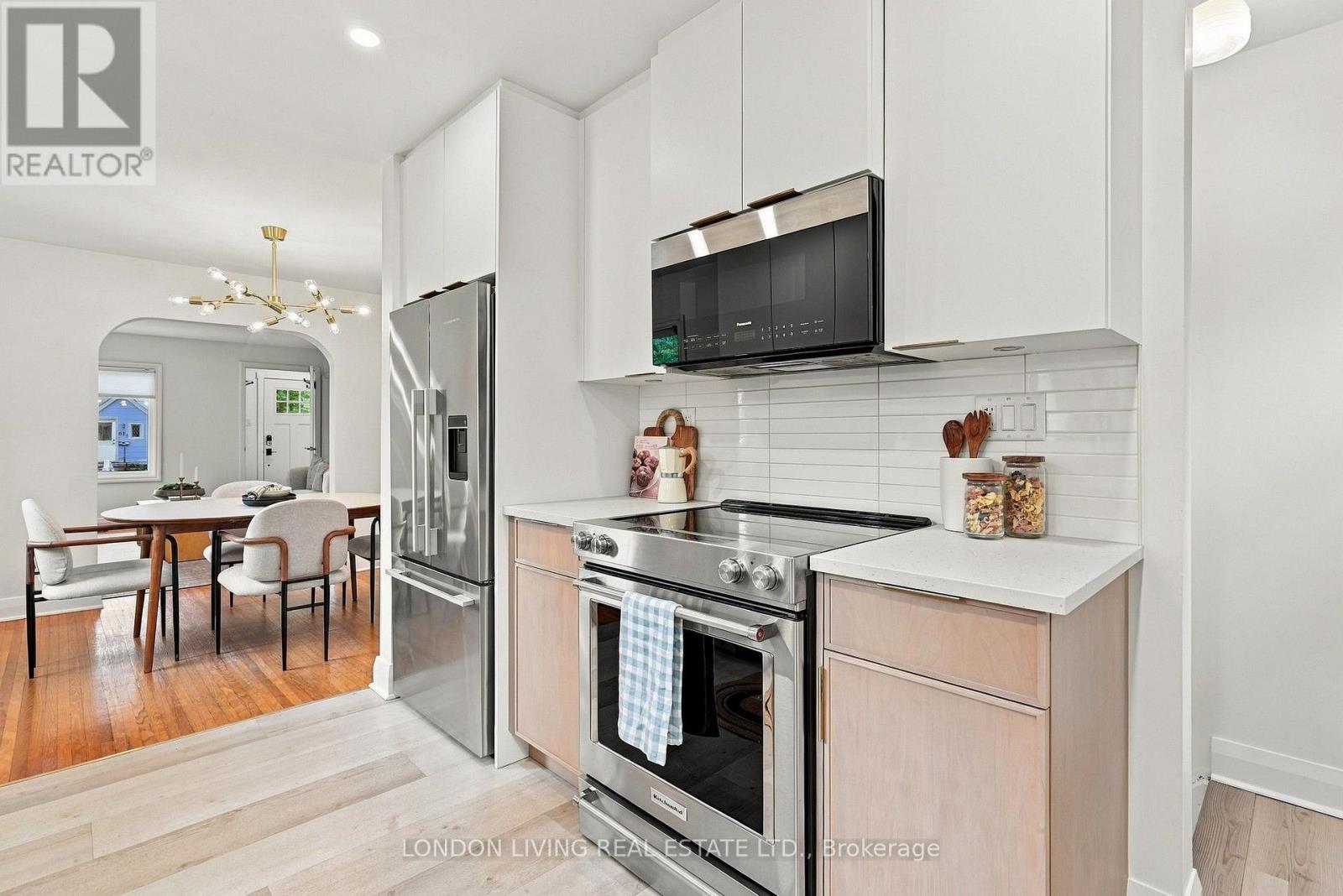 56 DUCHESS AVENUE - 12