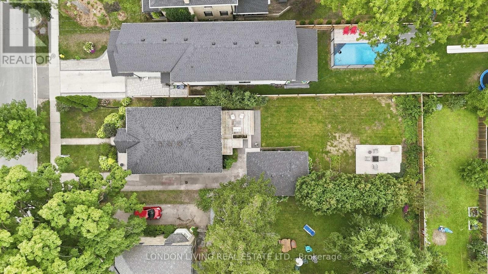 56 DUCHESS AVENUE - 41