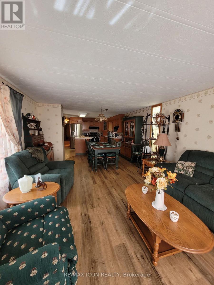 #5 9839 Lakeshore Road, Lambton Shores, Ontario, N0M1T0, Lambton Shores, Ontario — photo 5 of 5