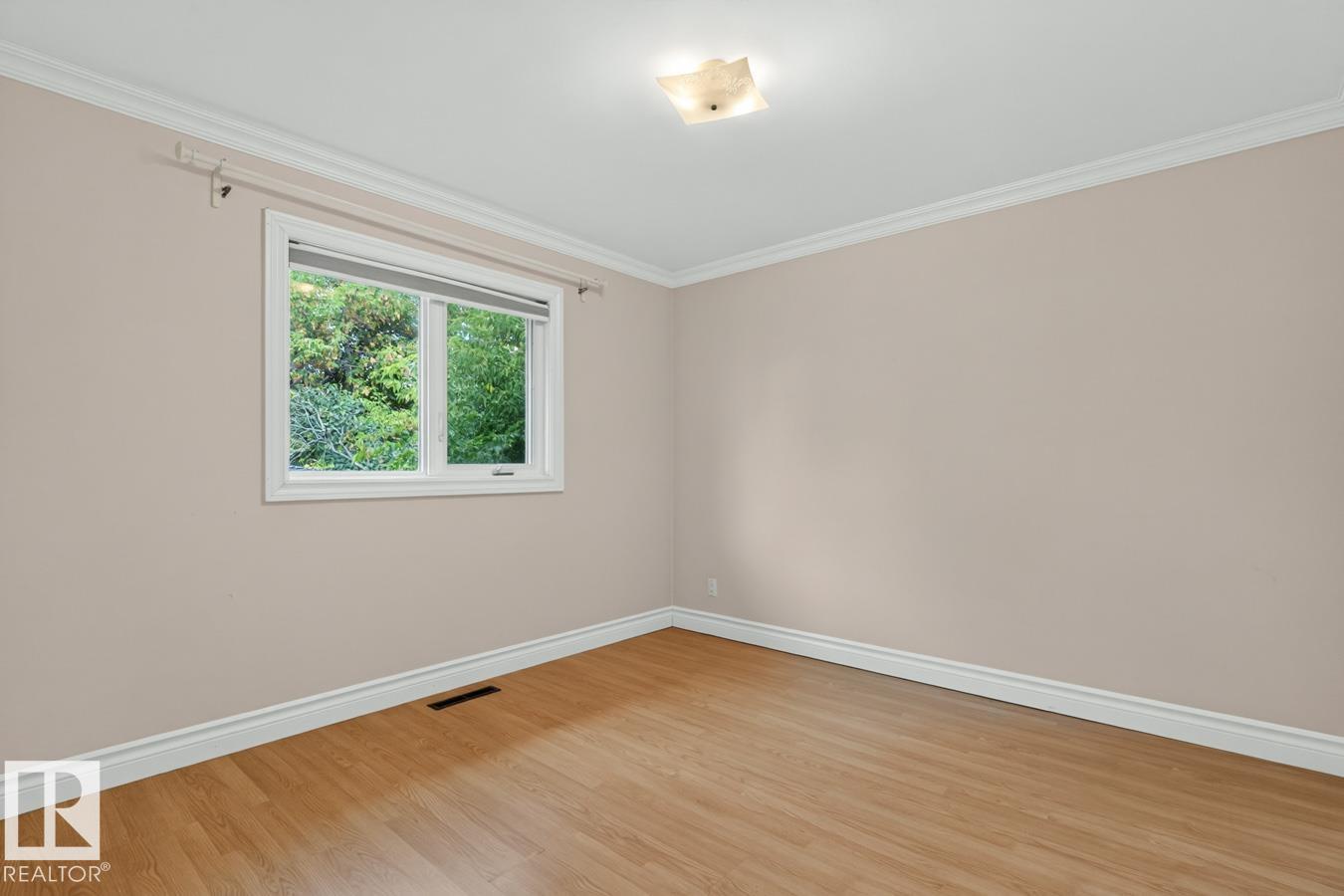 7304 98A AV NW - Image 28