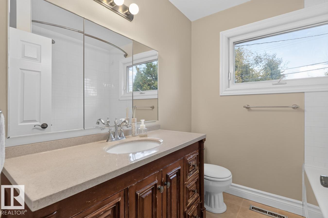 7304 98A AV NW - Image 30